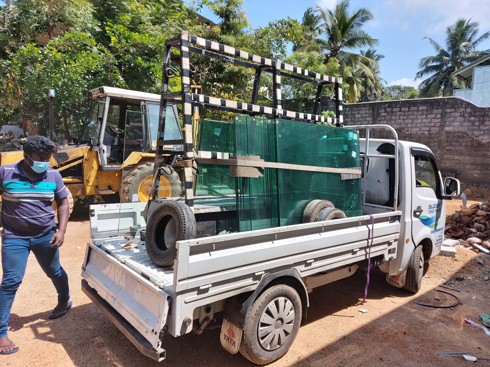 TEMPERED GLASS FREE STANDING HAND RAIL AT KADAWATHA
